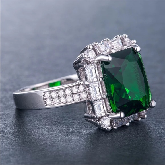 New 925 Silver Women’s Diamond Emerald Ring - Picture 4 of 4